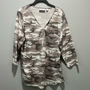 belle by Kim Gravel Size Large Multi colored pull over top, cream/tan